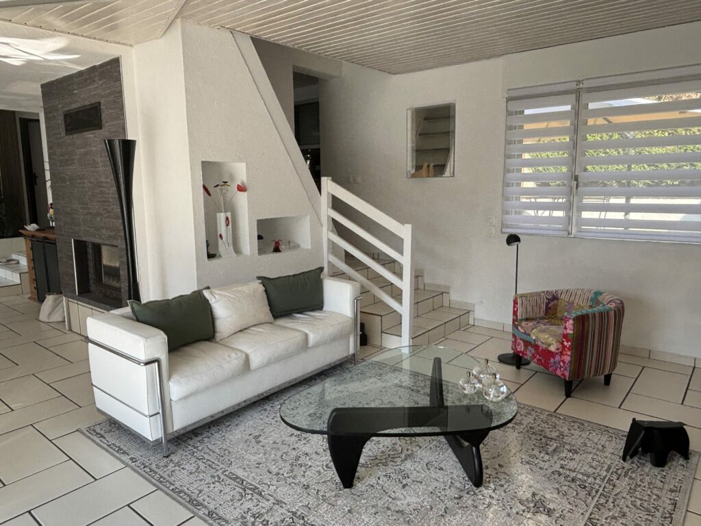 Maison avec piscine intérieure