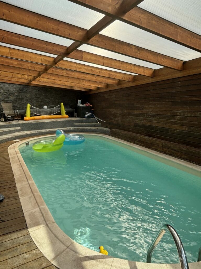 Maison avec piscine intérieure