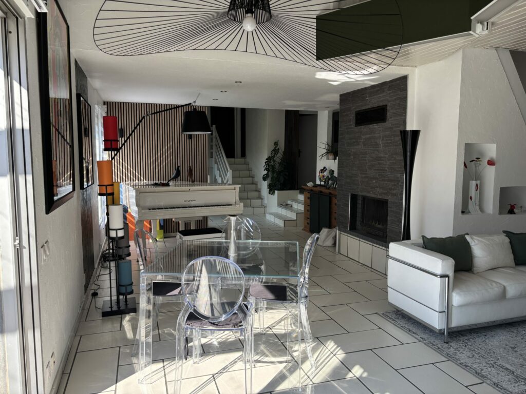 Maison avec piscine intérieure
