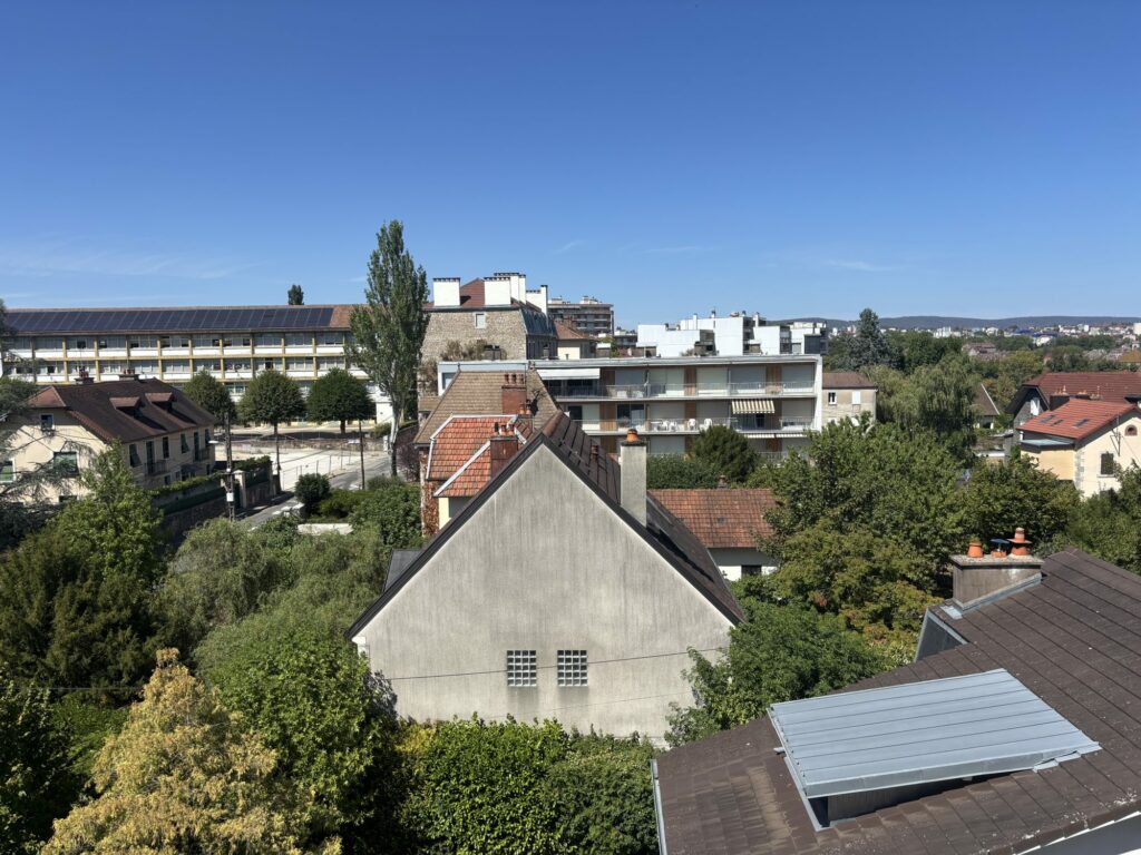 Grand T2 avec balcon, STANDING, proche CV.