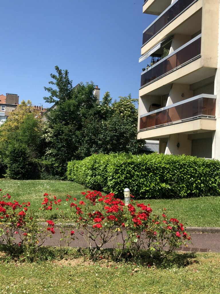 Grand T2 avec balcon, STANDING, proche CV.