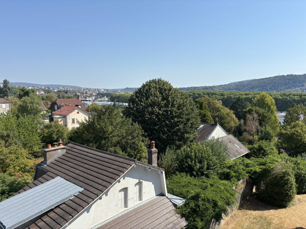 Grand T2 avec balcon, STANDING, proche CV.