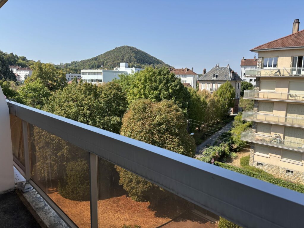 Grand T2 avec balcon, STANDING, proche CV.